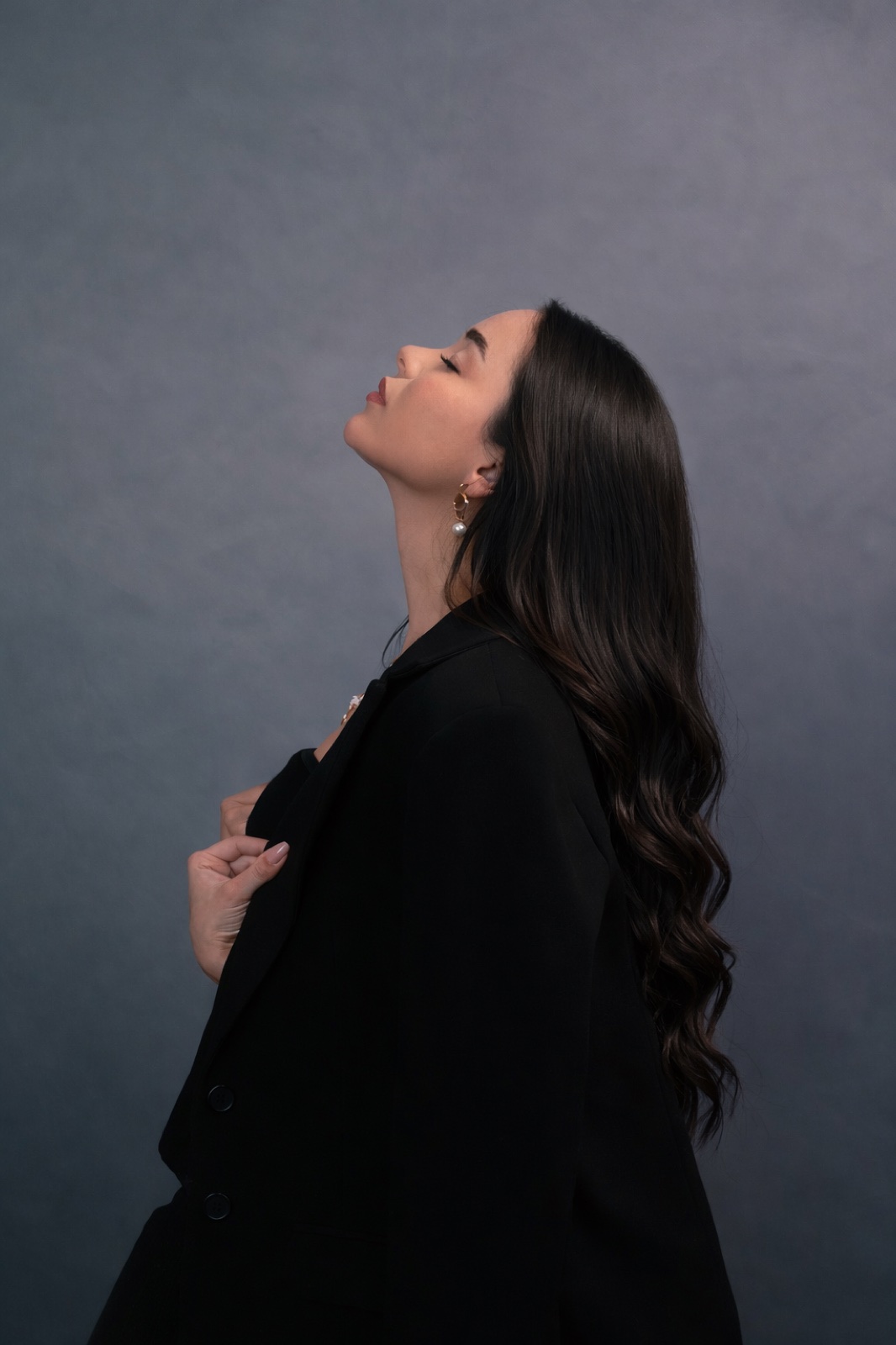 Retrato de perfil da Dra. Luiza Ohanna